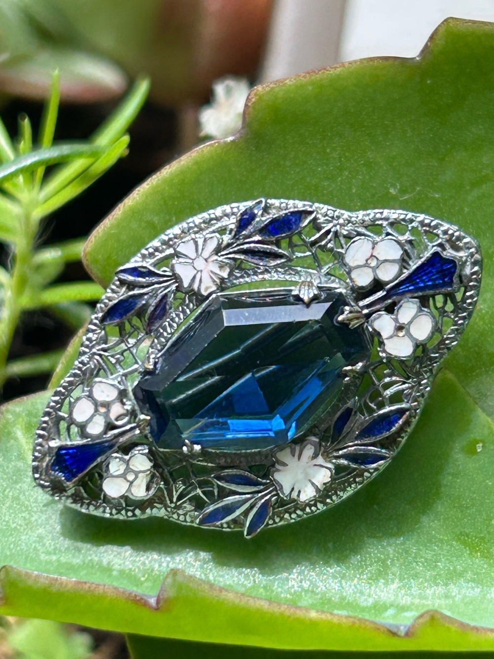 Vintage art deco Blue Crystal blue white enameled Floral Filigree Brooch pin